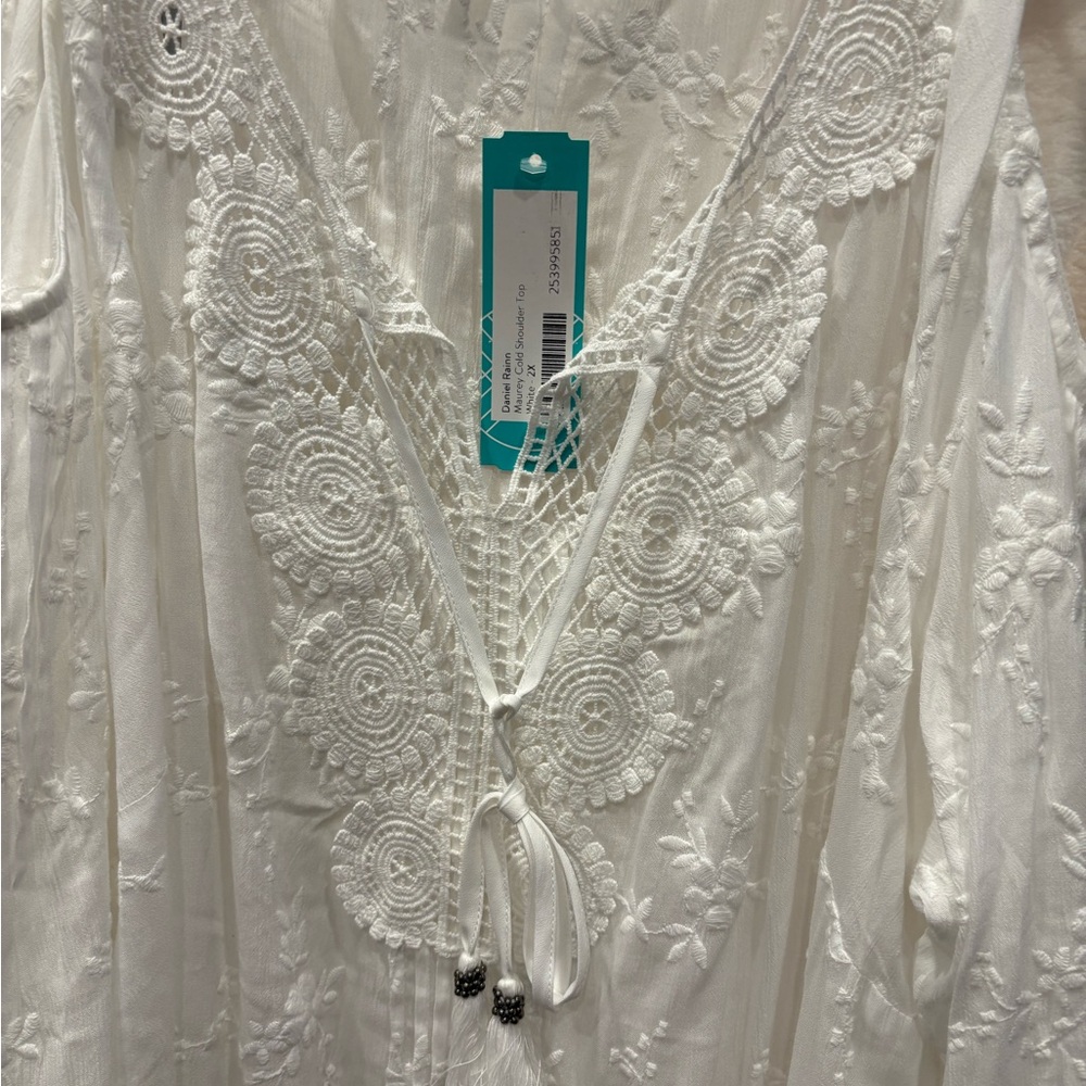 White Embroidered Boho blouse women’s 2XL Cold shoulder - Picture 2 of 4